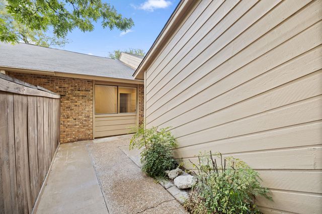 7211 Lakewood DR C111, Austin, TX 78750