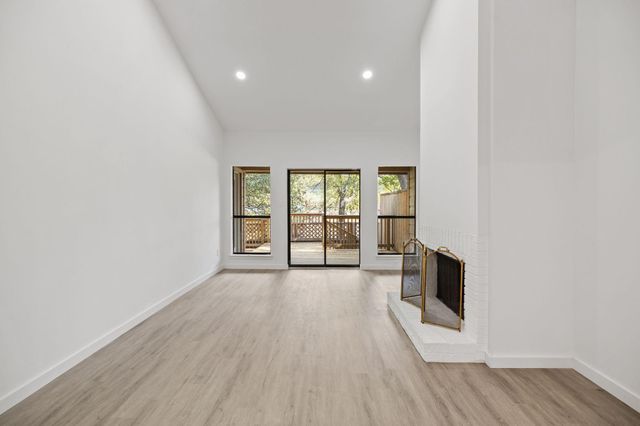 7211 Lakewood DR C111, Austin, TX 78750