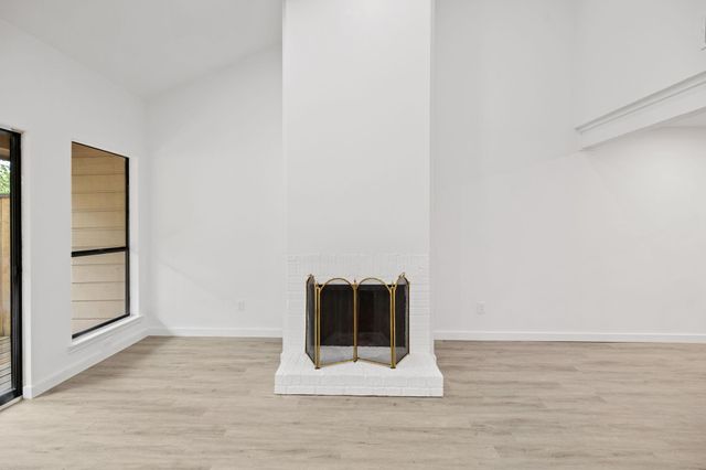 7211 Lakewood DR C111, Austin, TX 78750