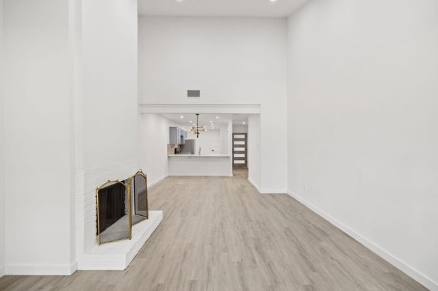 7211 Lakewood DR C111, Austin, TX 78750