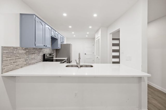 7211 Lakewood DR C111, Austin, TX 78750