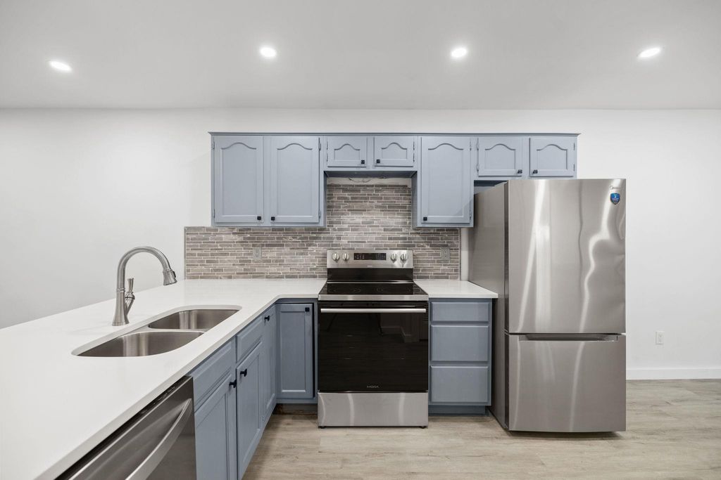 7211 Lakewood DR C111, Austin, TX 78750