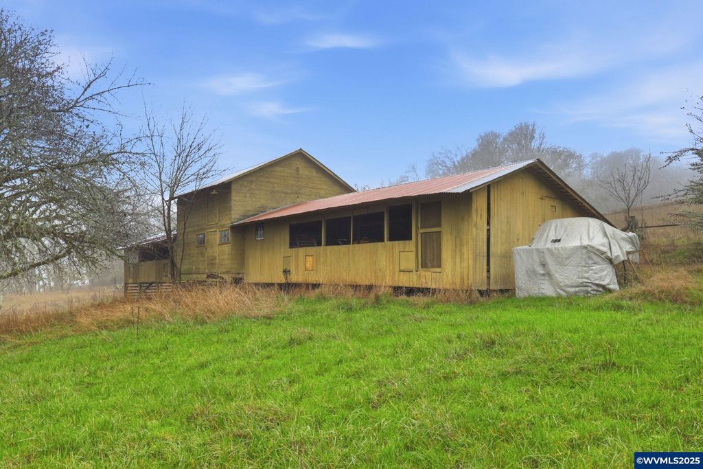 Image 12 of property listing at 24088 SW Highway 18 Hwy, Sheridan, OR 97378