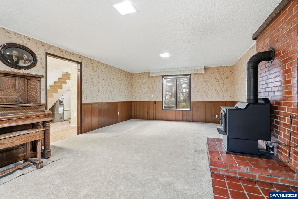 Image 32 of property listing at 24088 SW Highway 18 Hwy, Sheridan, OR 97378