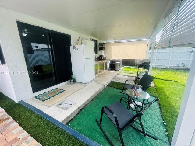 10305 SW 183rd St, Miami, FL 33157