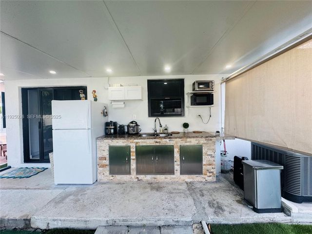 10305 SW 183rd St, Miami, FL 33157