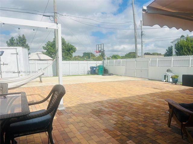 10305 SW 183rd St, Miami, FL 33157
