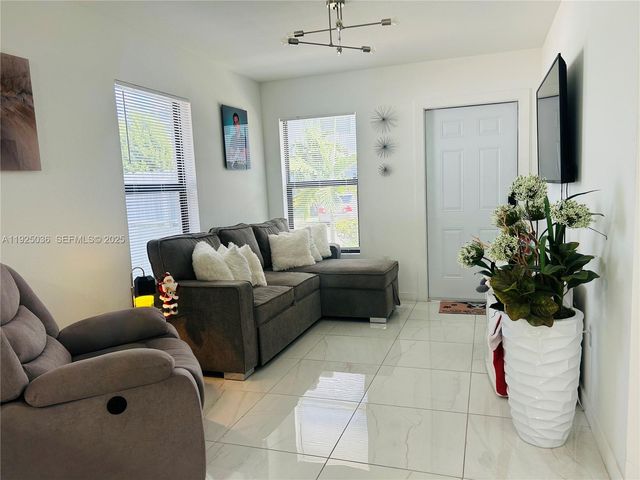 10305 SW 183rd St, Miami, FL 33157