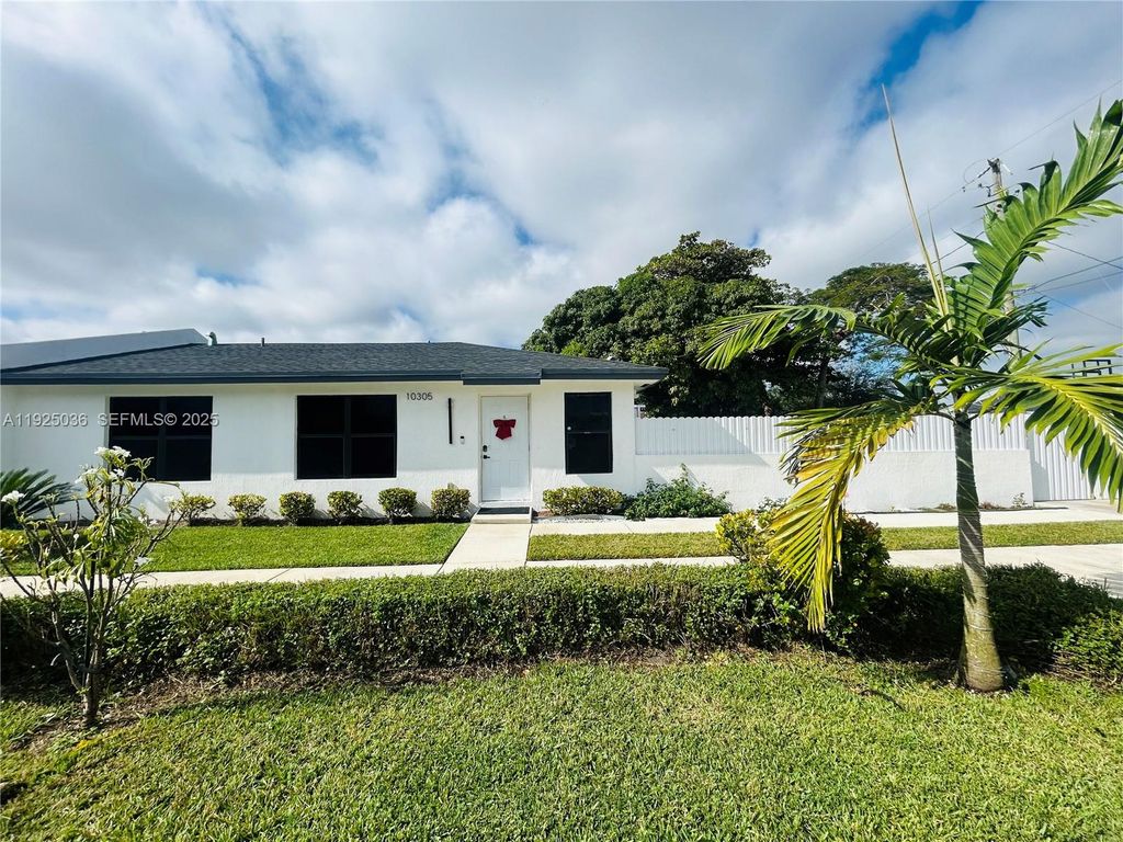 10305 SW 183rd St, Miami, FL 33157