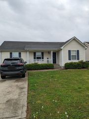 519 Oakmont Dr, Clarksville, TN 37042
