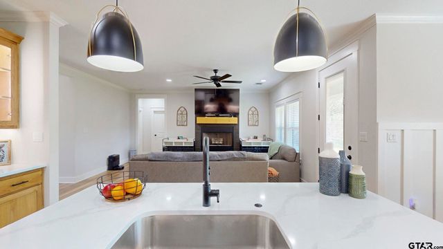 6397 Millrun Rd, Athens, TX 75751