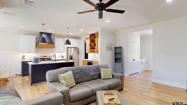 6397 Millrun Rd, Athens, TX 75751