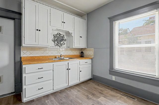 532 S Ellis, Wichita, KS 67211