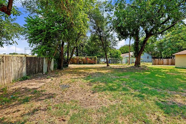 532 S Ellis, Wichita, KS 67211