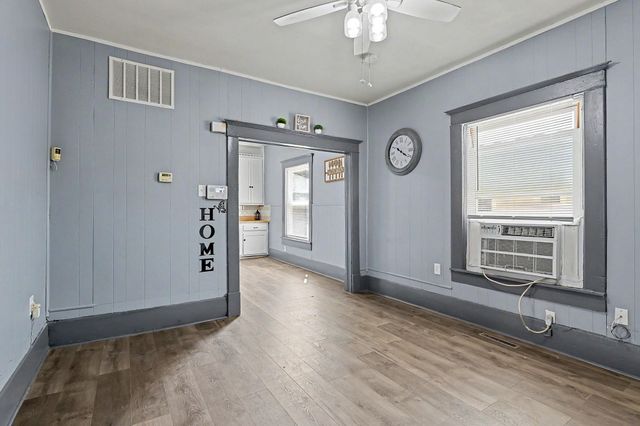 532 S Ellis, Wichita, KS 67211