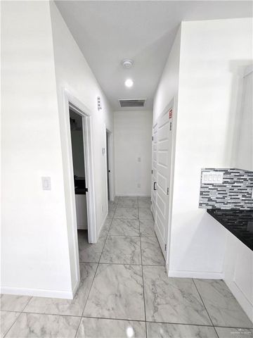 1006 N Woodson Avenue, Edinburg, TX 78541