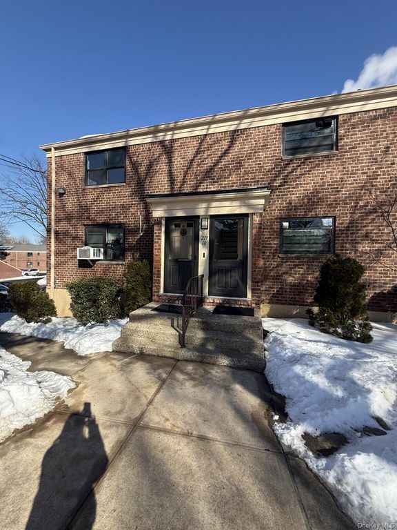 21918 74th Avenue 2, Oakland Gardens, NY 11364