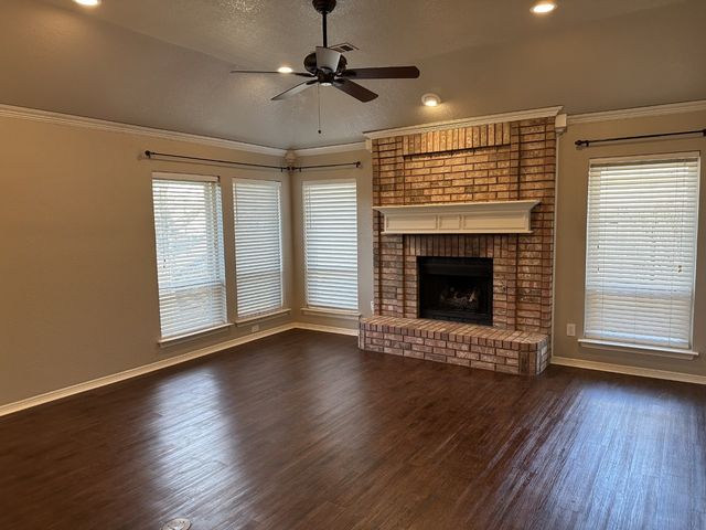 2751 Crystal Glenn Circle, Hurst, TX 76054