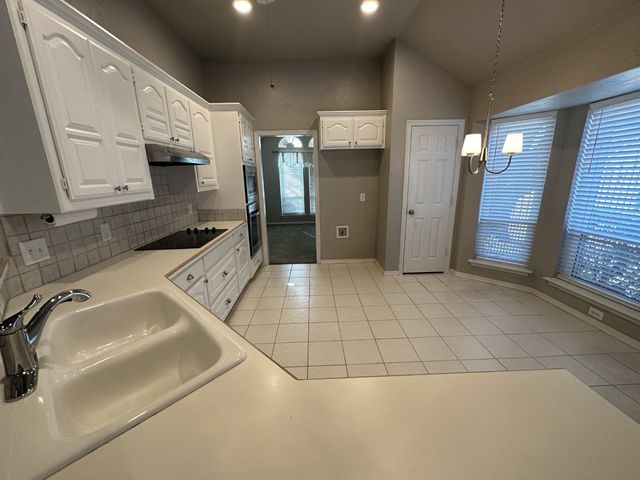 2751 Crystal Glenn Circle, Hurst, TX 76054
