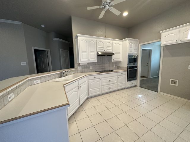 2751 Crystal Glenn Circle, Hurst, TX 76054