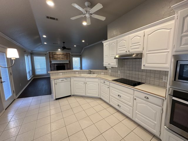 2751 Crystal Glenn Circle, Hurst, TX 76054