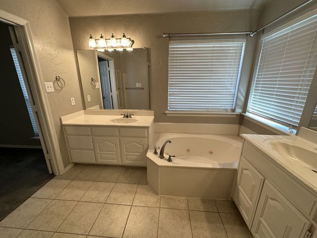 2751 Crystal Glenn Circle, Hurst, TX 76054