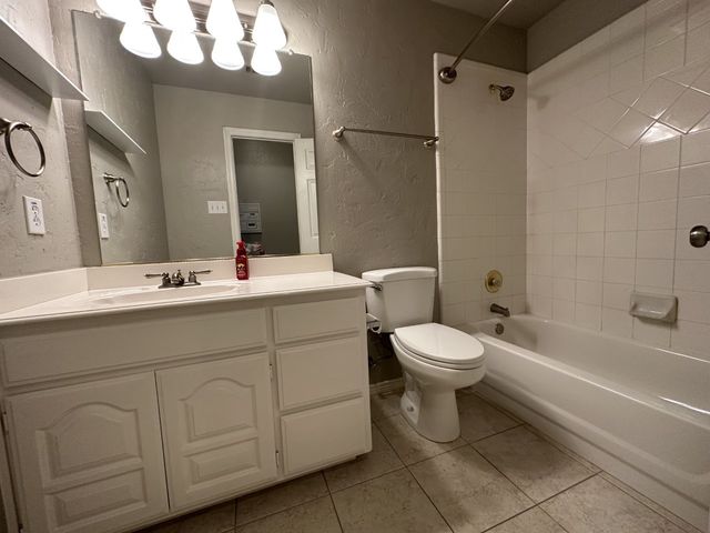 2751 Crystal Glenn Circle, Hurst, TX 76054