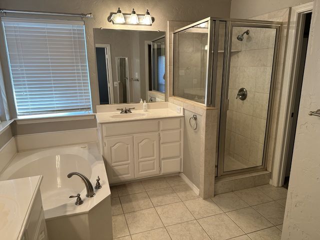 2751 Crystal Glenn Circle, Hurst, TX 76054