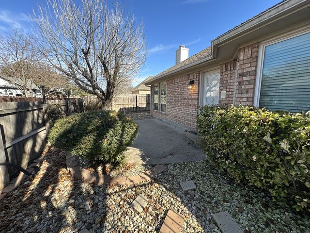 2751 Crystal Glenn Circle, Hurst, TX 76054