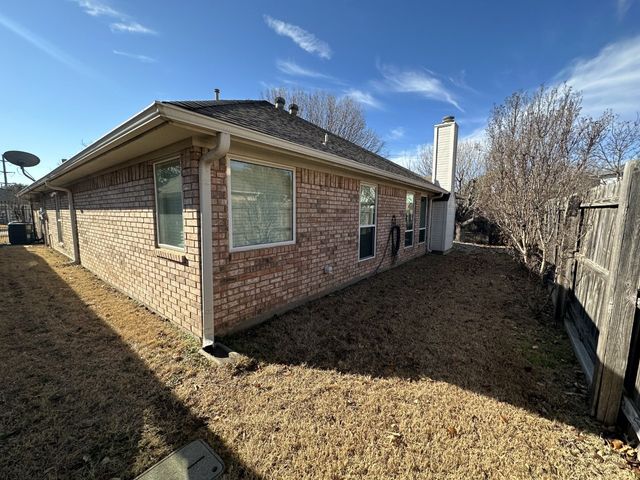 2751 Crystal Glenn Circle, Hurst, TX 76054