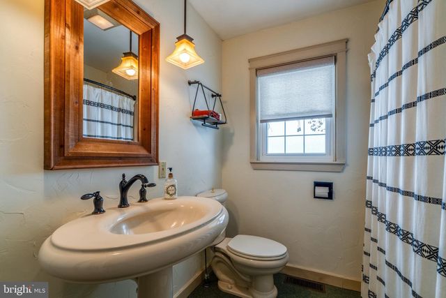 6132 W ELIZABETHTOWN RD, Manheim, PA 17545