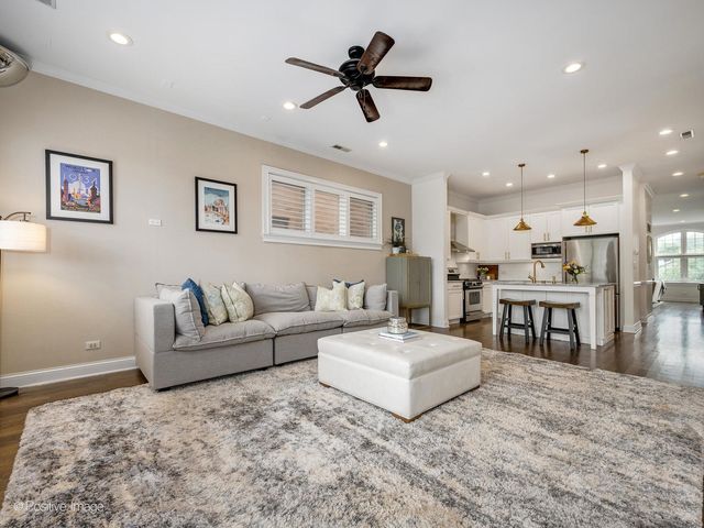 1718 W Superior Street 2E, Chicago, IL 60622