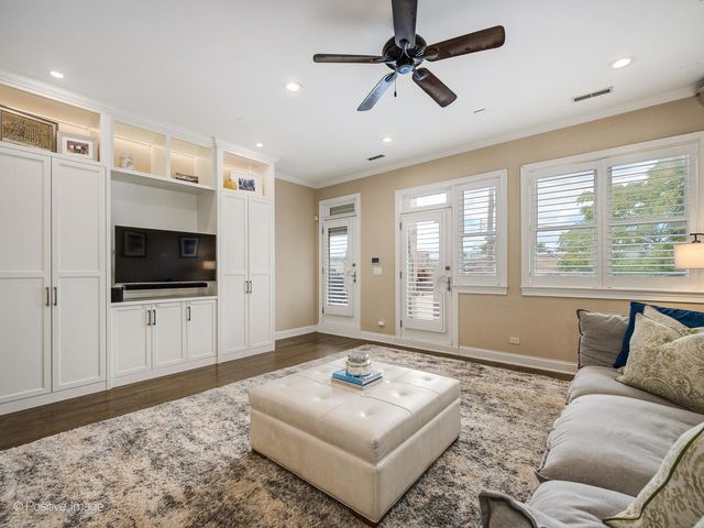 1718 W Superior Street 2E, Chicago, IL 60622