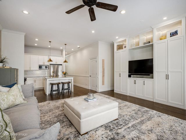 1718 W Superior Street 2E, Chicago, IL 60622