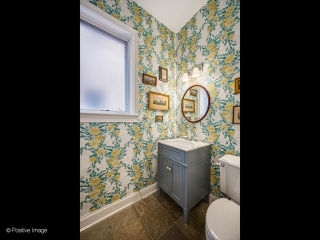 1718 W Superior Street 2E, Chicago, IL 60622