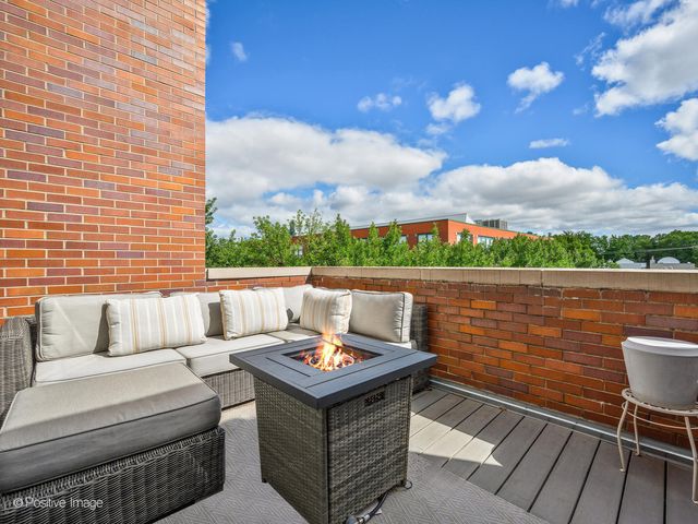 1718 W Superior Street 2E, Chicago, IL 60622