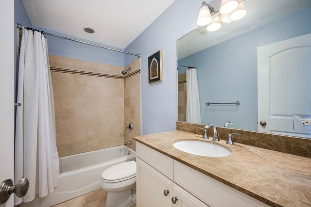 1718 W Superior Street 2E, Chicago, IL 60622