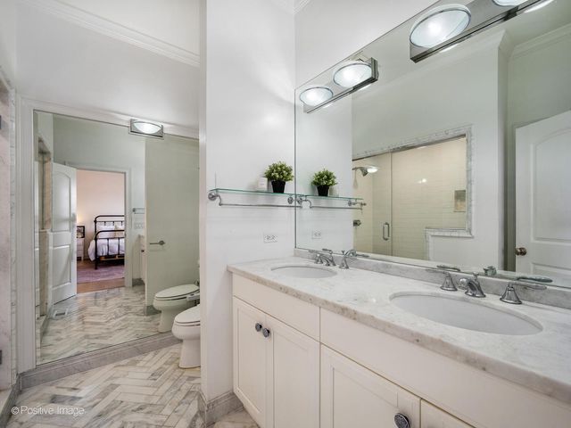 1718 W Superior Street 2E, Chicago, IL 60622
