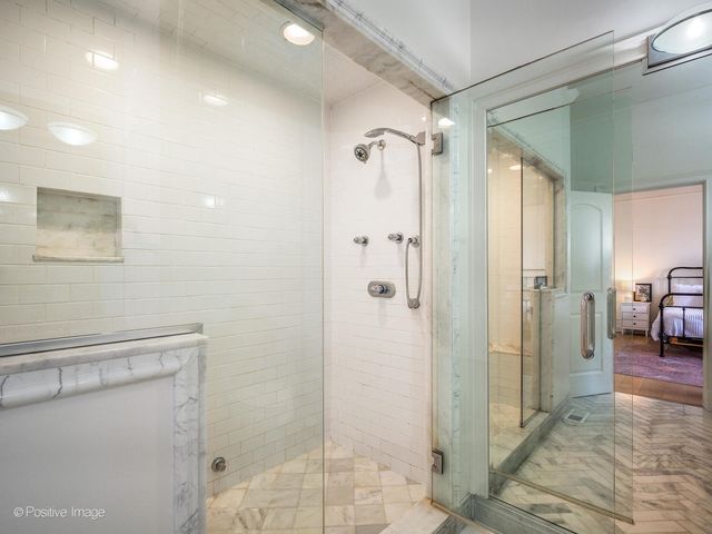 1718 W Superior Street 2E, Chicago, IL 60622