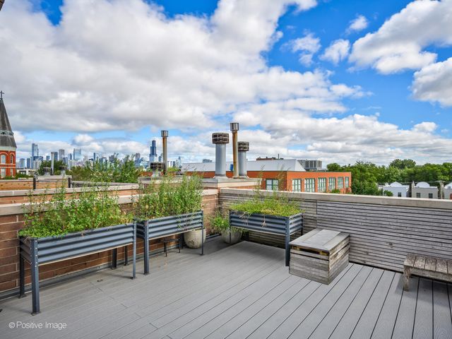 1718 W Superior Street 2E, Chicago, IL 60622