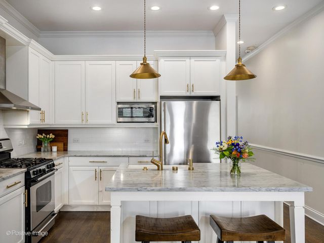 1718 W Superior Street 2E, Chicago, IL 60622