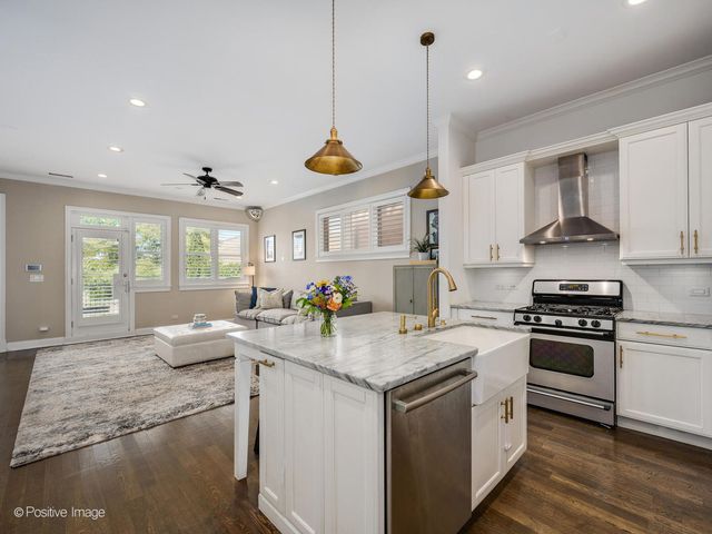 1718 W Superior Street 2E, Chicago, IL 60622