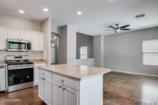 13206 E Alley Spring Drive, Vail, AZ 85641
