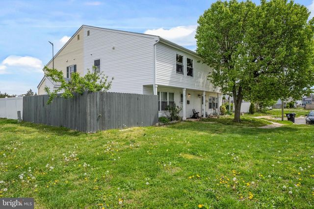 9 LAWRENCE CT, Sicklerville, NJ 08081