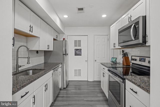 9 LAWRENCE CT, Sicklerville, NJ 08081