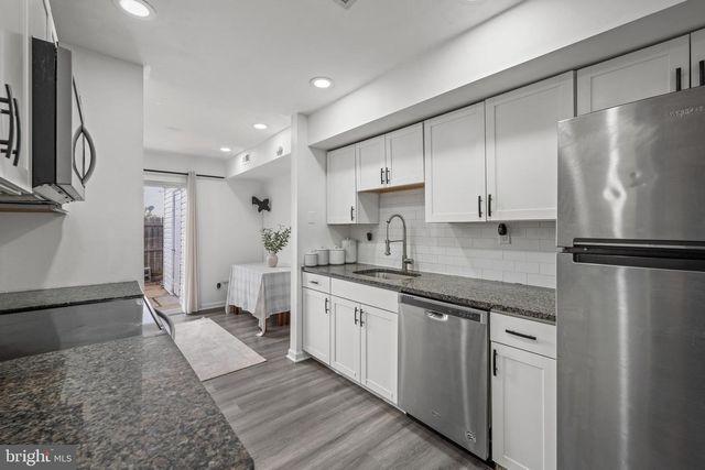 9 LAWRENCE CT, Sicklerville, NJ 08081
