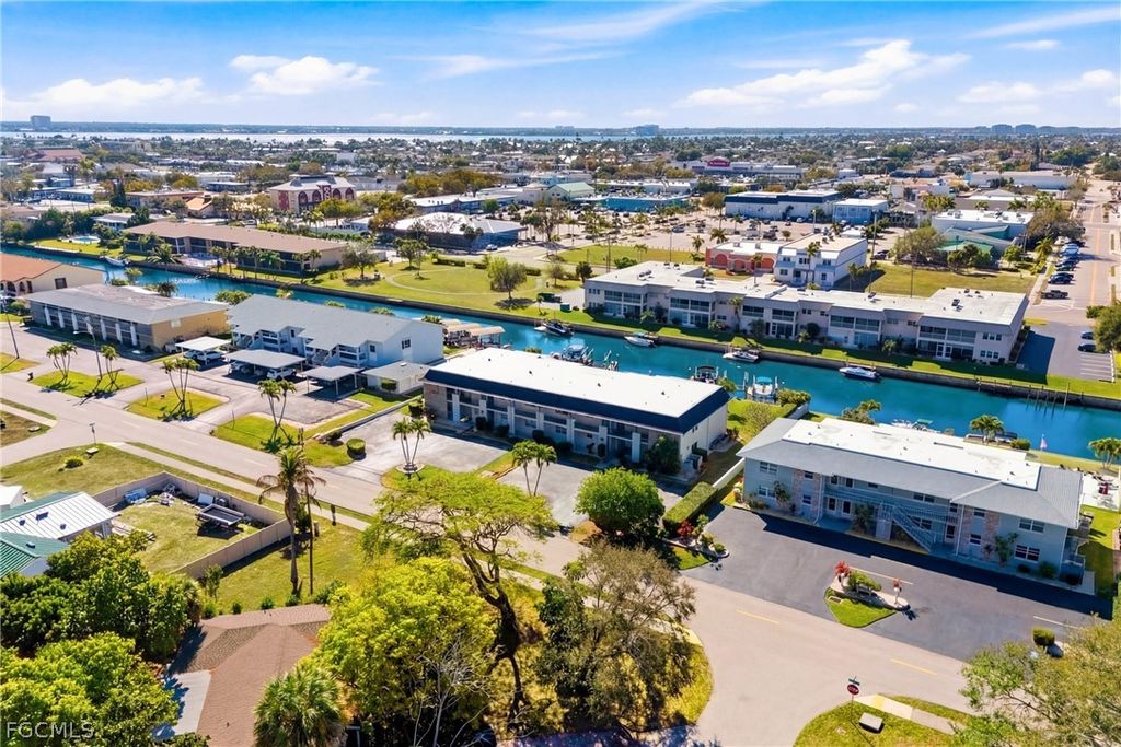 Image 1 of property listing at 1006 SE 46th ST 2C, Cape Coral, FL 33904