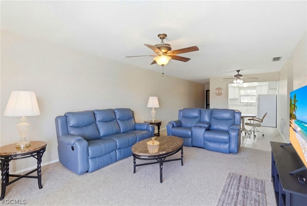 Image 10 of property listing at 1006 SE 46th ST 2C, Cape Coral, FL 33904