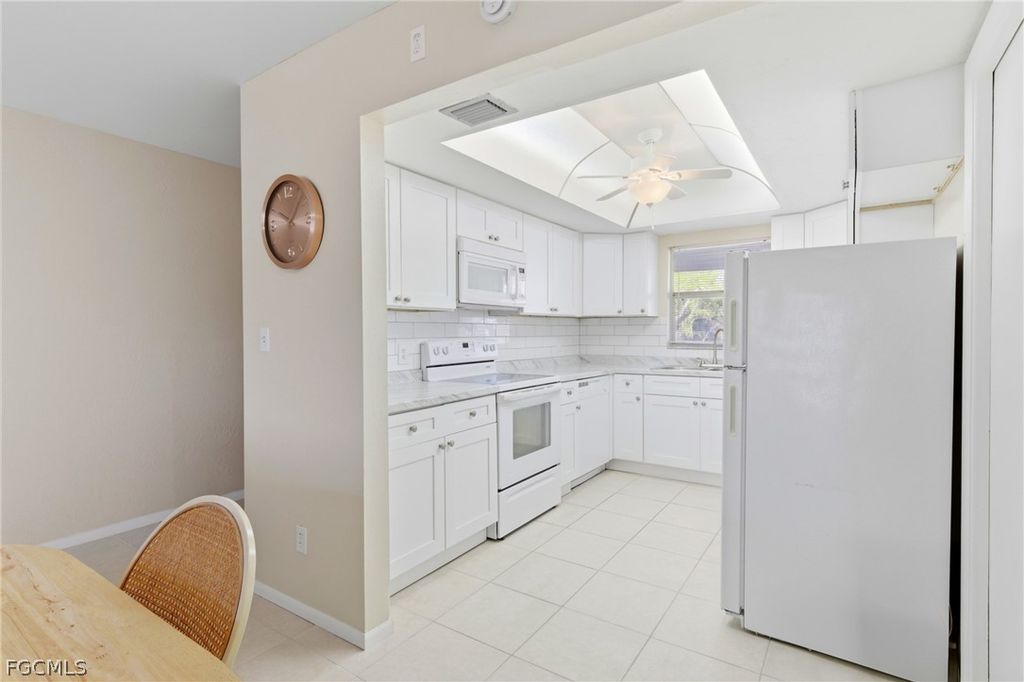 Image 12 of property listing at 1006 SE 46th ST 2C, Cape Coral, FL 33904