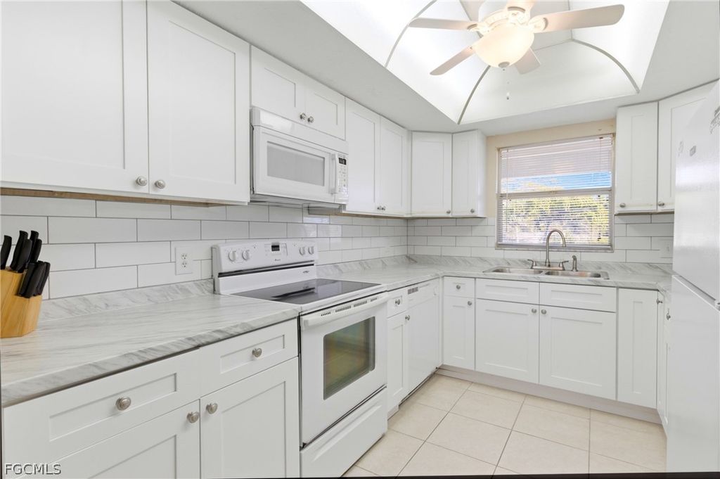 Image 13 of property listing at 1006 SE 46th ST 2C, Cape Coral, FL 33904